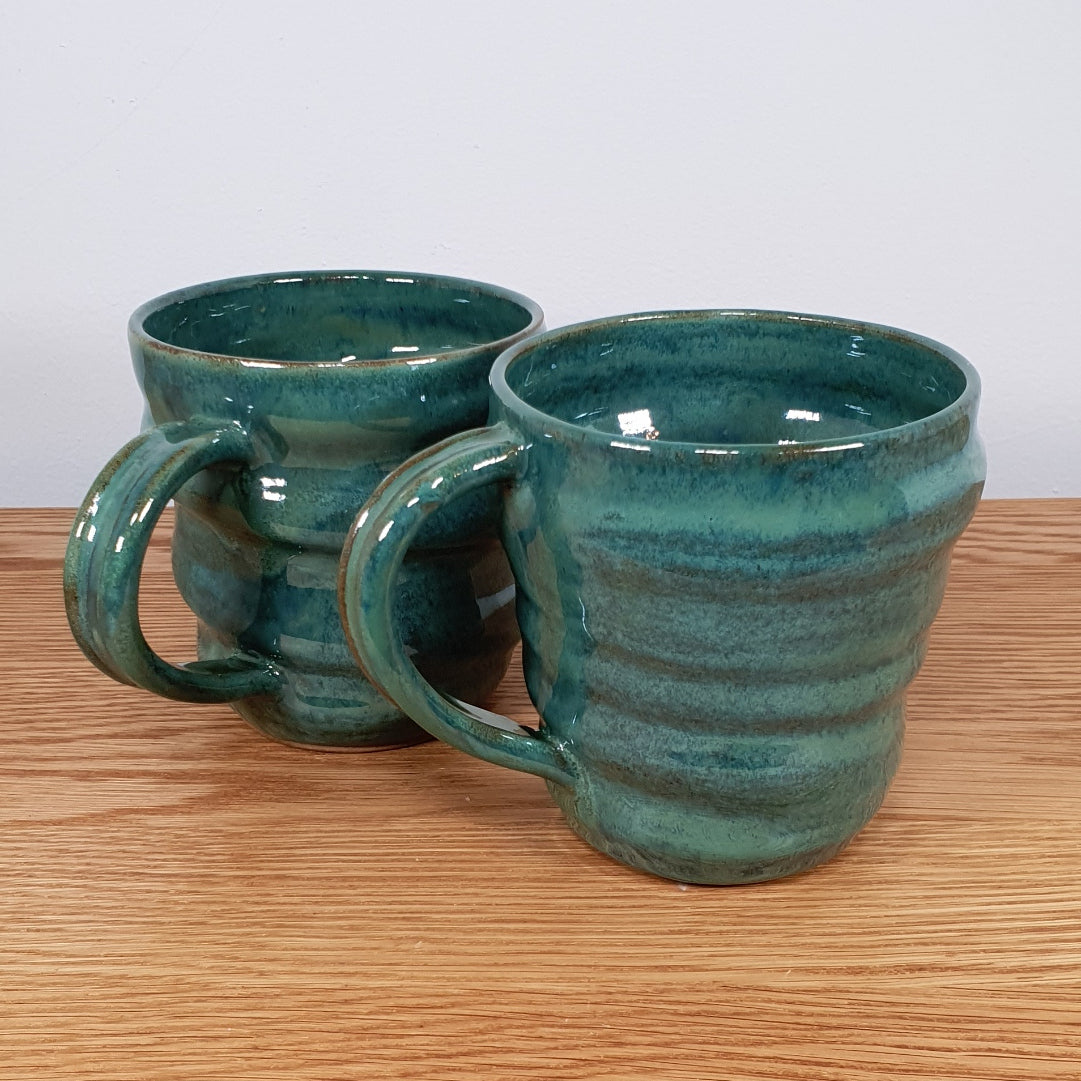 The simple beauty of a matching pottery set for your kitchen