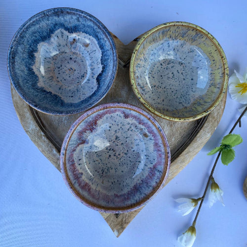 3 handmade bowls in different glazes on a wooden tray